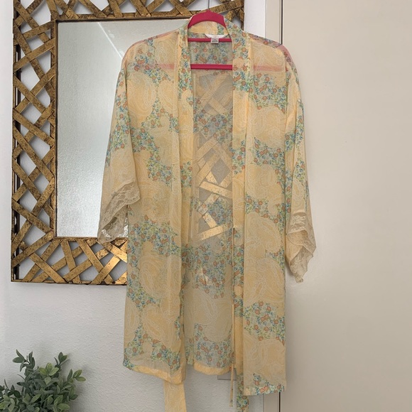 Floral robe - Picture 2 of 4